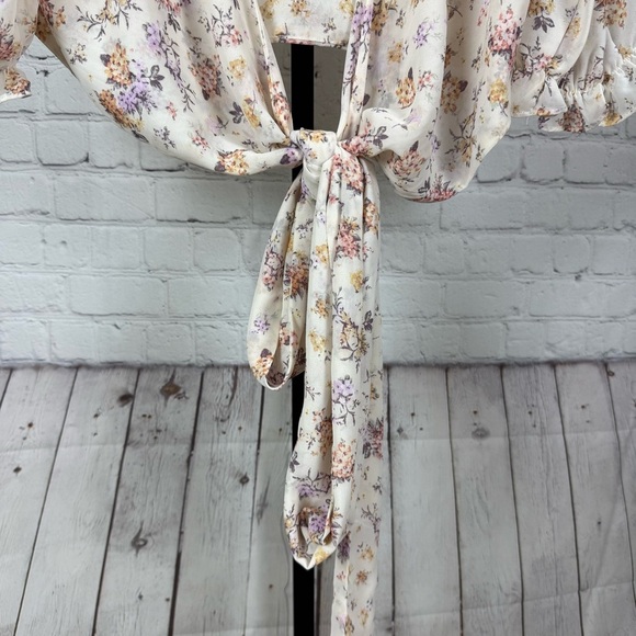 VICI Floral Tie Front Long Sleeve Crop Top Size Large - Picture 4 of 7